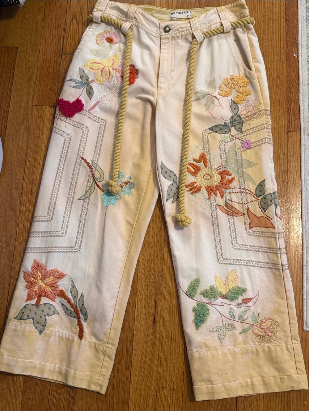Free People Floral Embroidery Belt Waist Cropped Pants. SOLD OUT COLOR SZ 8 - Picture 4 of 4
